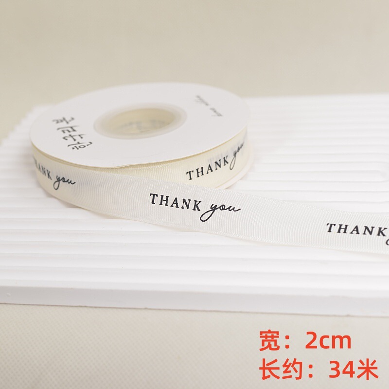 ネットの赤い文字の金のねじのケーキのリボンinsの誕生日のプレゼントの包装箱はリボンの花束のバンドを包装します。|undefined