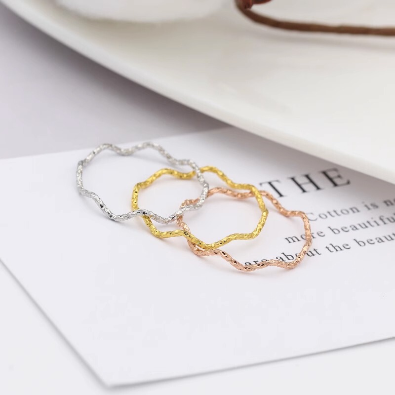 New titanium steel niche ultra-fine wave ring twist texture joint plain ring 18K gold titanium steel ring