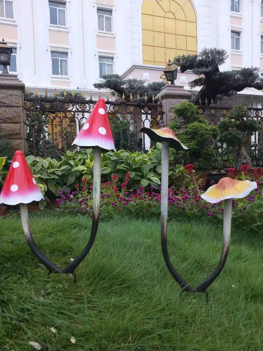 国境を越えたアマゾンの爆発的な鉄芸装飾花が庭の花園のプラグインに挿して園芸趣味雑貨卸売りを飾る
