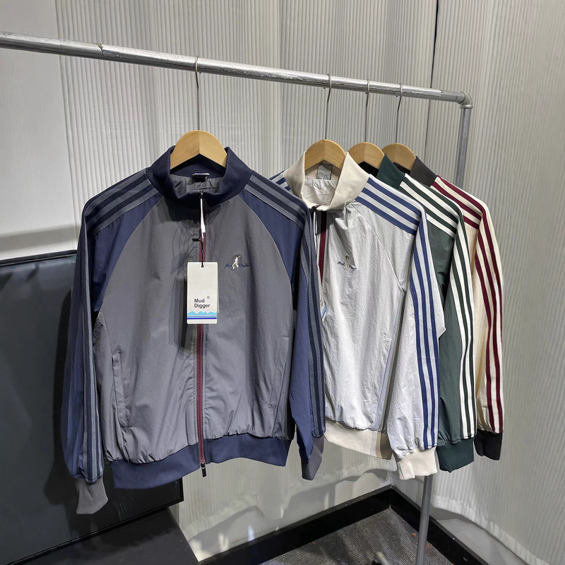 American-Style Outdoor Lightweight Woven Jacket for Men and Women, Retro Striped Color-Blocking, Windproof Stand-Collar Casual Sports Coat for Spring and Autumn American-Style Outdoor Lightweight Woven Jacket for Men and Women, Retro Striped Color-Blocking, Windproof Stand-Collar Casual Sports Coat for Spring and Autumn