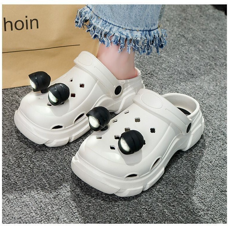 2024 Summer New Style Hole Shoes Women's Shoes on Poop Sense Internet Popular Creative Personalized Baotou Hole Slippers with Light for Women 2024 Summer New Style Hole Shoes Women's Shoes on Poop Sense Internet Popular Creative Personalized Baotou Hole Slippers with Light for Women