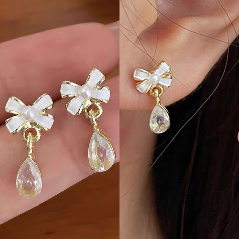 Sophisticated small cute universal earrings with bow pearl…
