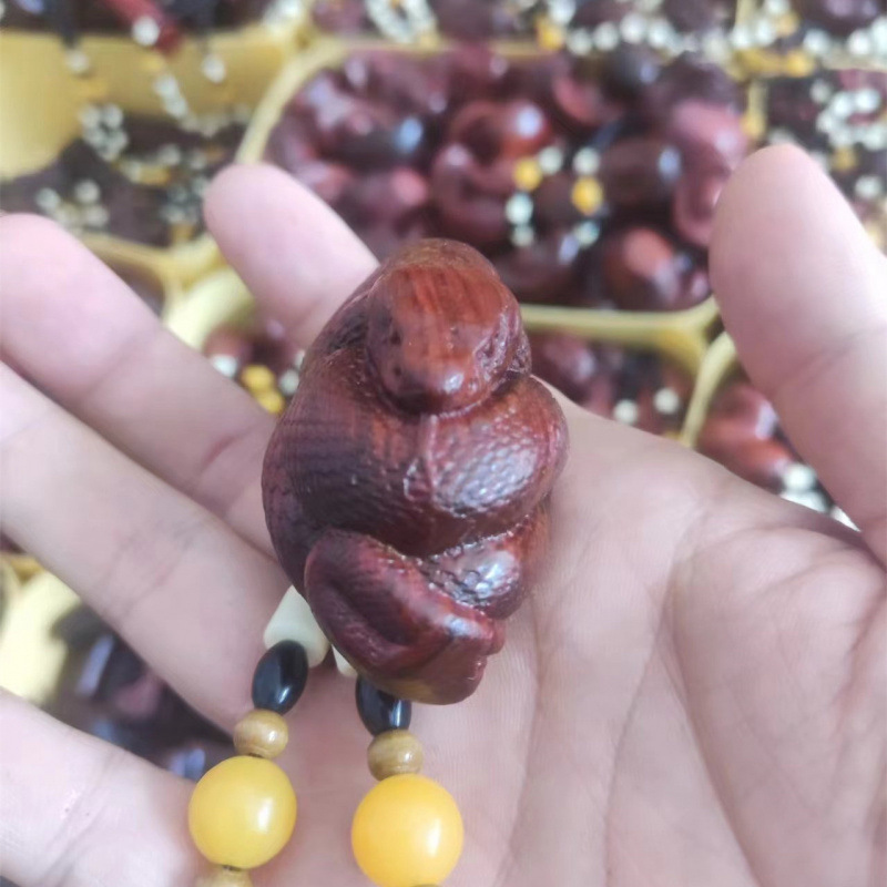 工場卸売紫檀手彫り木彫り貔貅財神ペンダント工芸品、ライブストリーミングや屋台で人気商品|undefined