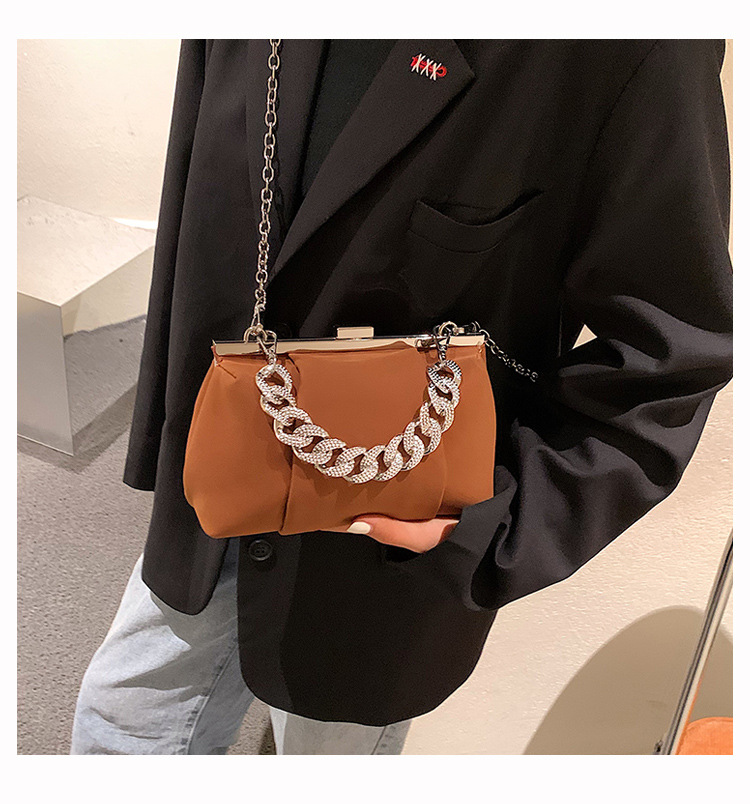 Fashion Underarm Bag 2021 Autumn And Winter New Style Chain Diagonal Female Bag Wholesale display picture 6