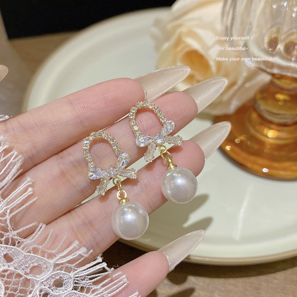 Серебряные серьги 925 пробы, жемчужные вставки, легкая роскошь европейский стиль, легкие