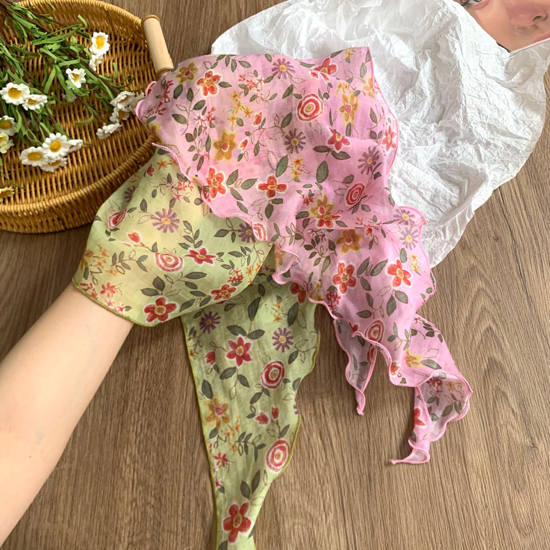 Bufanda triangular babero femenino verano todo fósforo simple pequeña bufanda de seda coreana pañuelo floral verano femenino diadema estilo pastoral