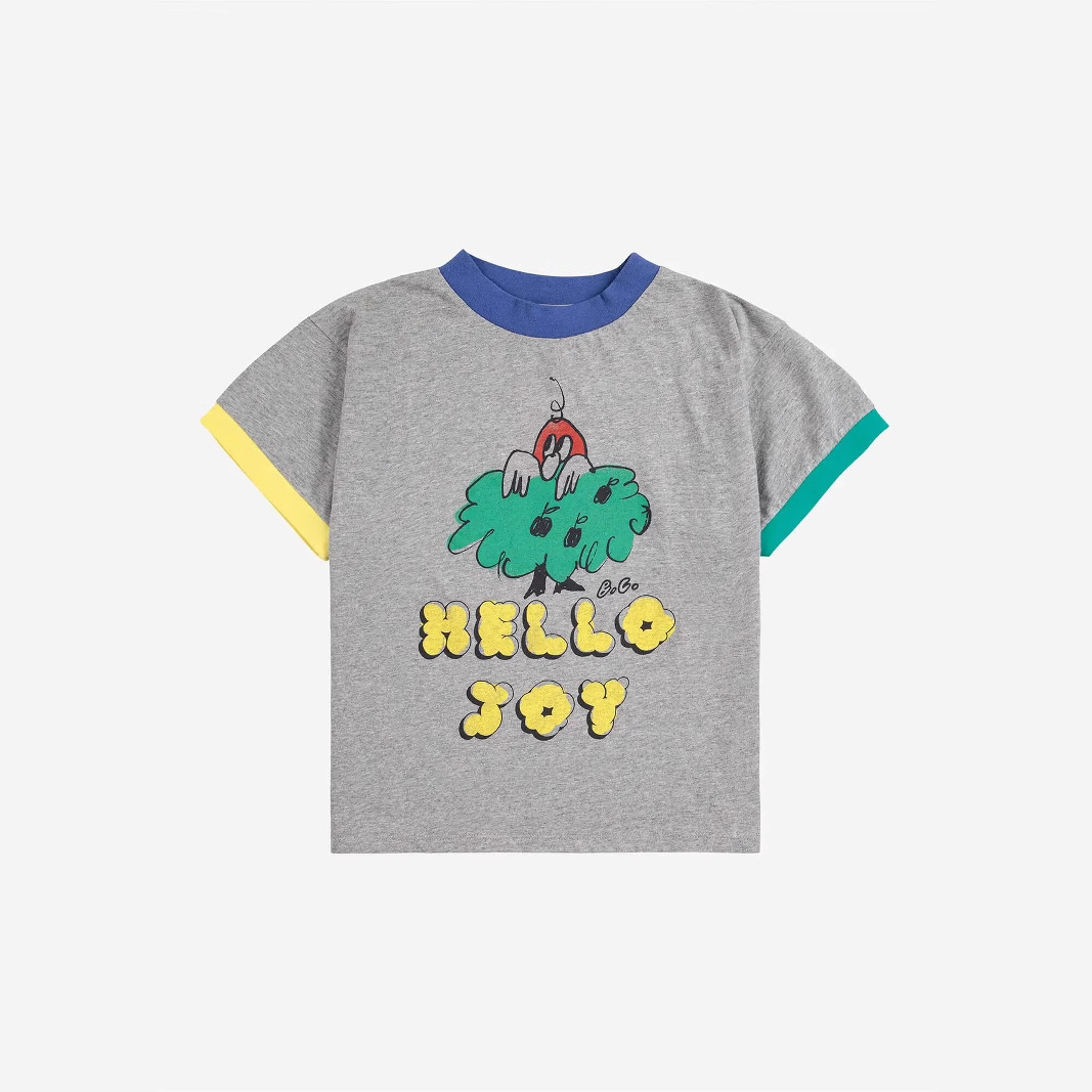 밝은 회색 나무