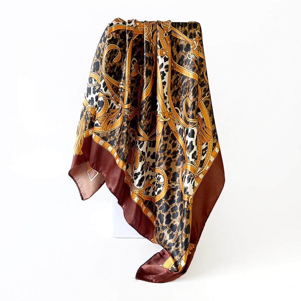 Damen Satin Kopftuch Mit Leopardenmuster Im Quadratischen Design_voghion.com