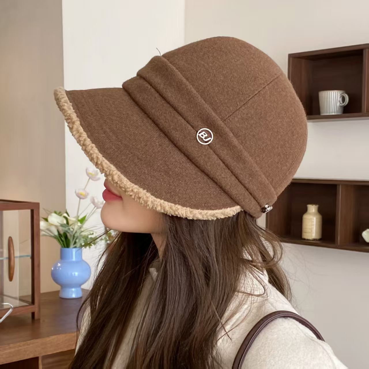 2025 new style lamb wool warm fisherman hat for women, autumn and winter cycling versatile duckbill cap, cold-proof and warm bucket hat
