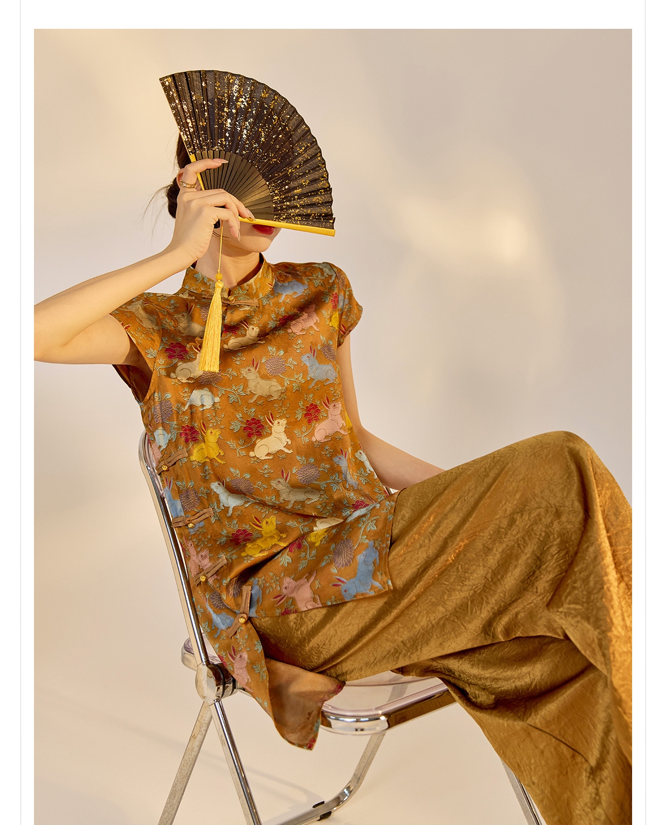 Đầm suông midi chữ A vải rayon thêu hoa cách tân cổ điển Trung Quốc — Màu đỏ san hô, Màu caramel chi tiết 19