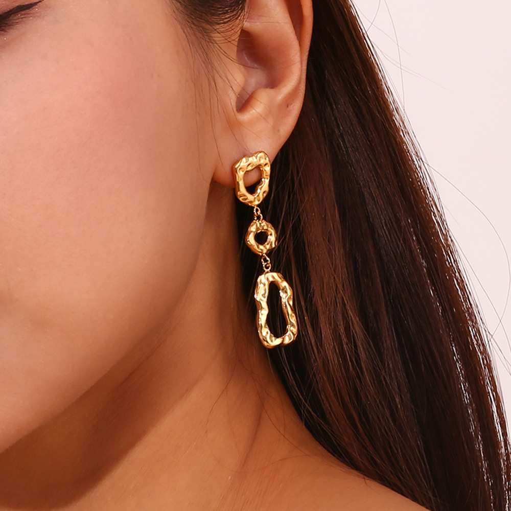 Model Show Thread Ring Pendant Earring