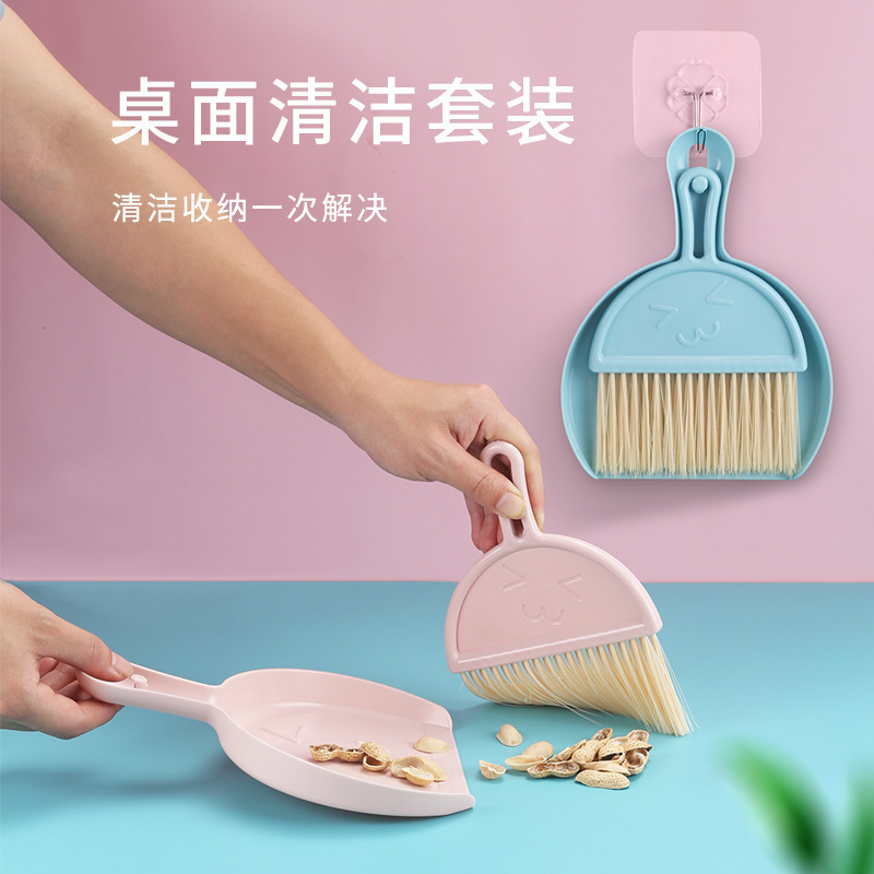 New Smiley Face Desktop Broom Keyboard Cleaning Brush Small Broom Set with Dustpan Computer Debris Brush