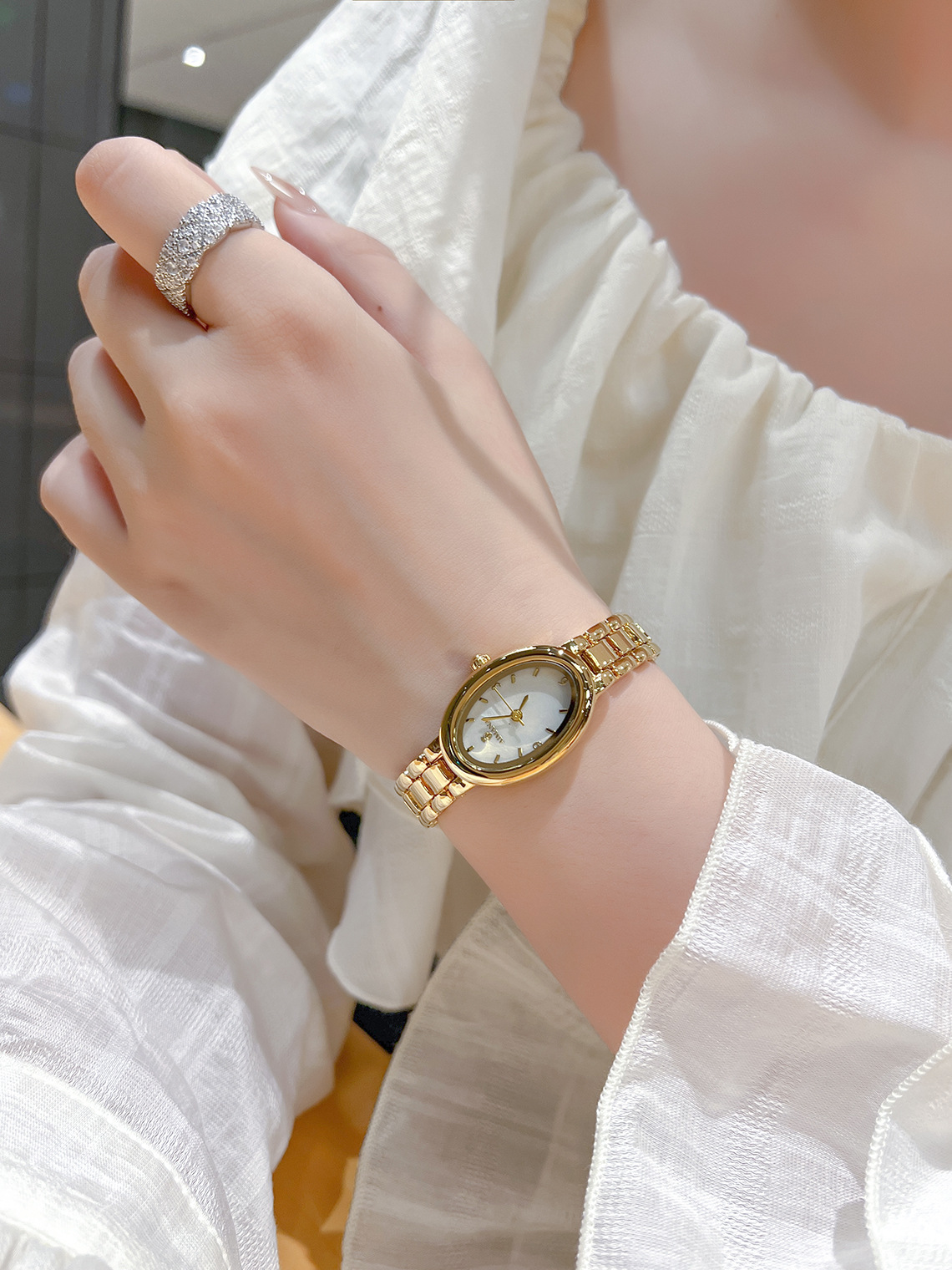 AIMANA New Pigeon Egg Dial Women's Watch Premium Elegant Luxury Temperament Wristwatch Exquisite Baguette Watch Wholesale