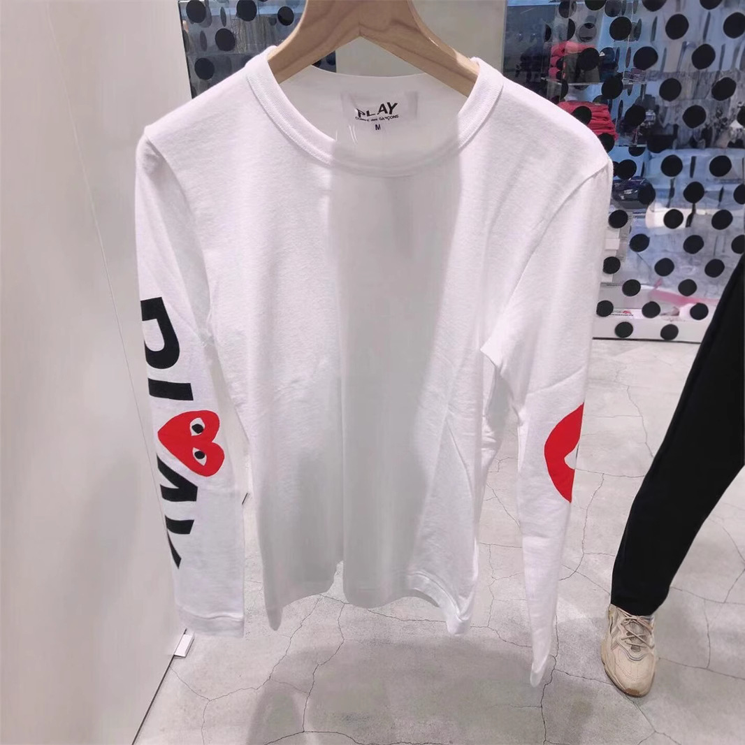 川久play2023年春の赤い愛のアルファベットのロゴのプリントの長袖のtシャツの男女は同じです。