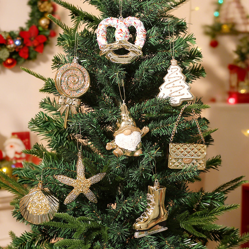 New Christmas tree pendant Christmas decoration pendant party layout high-end electroplated gingerbread man scene decoration