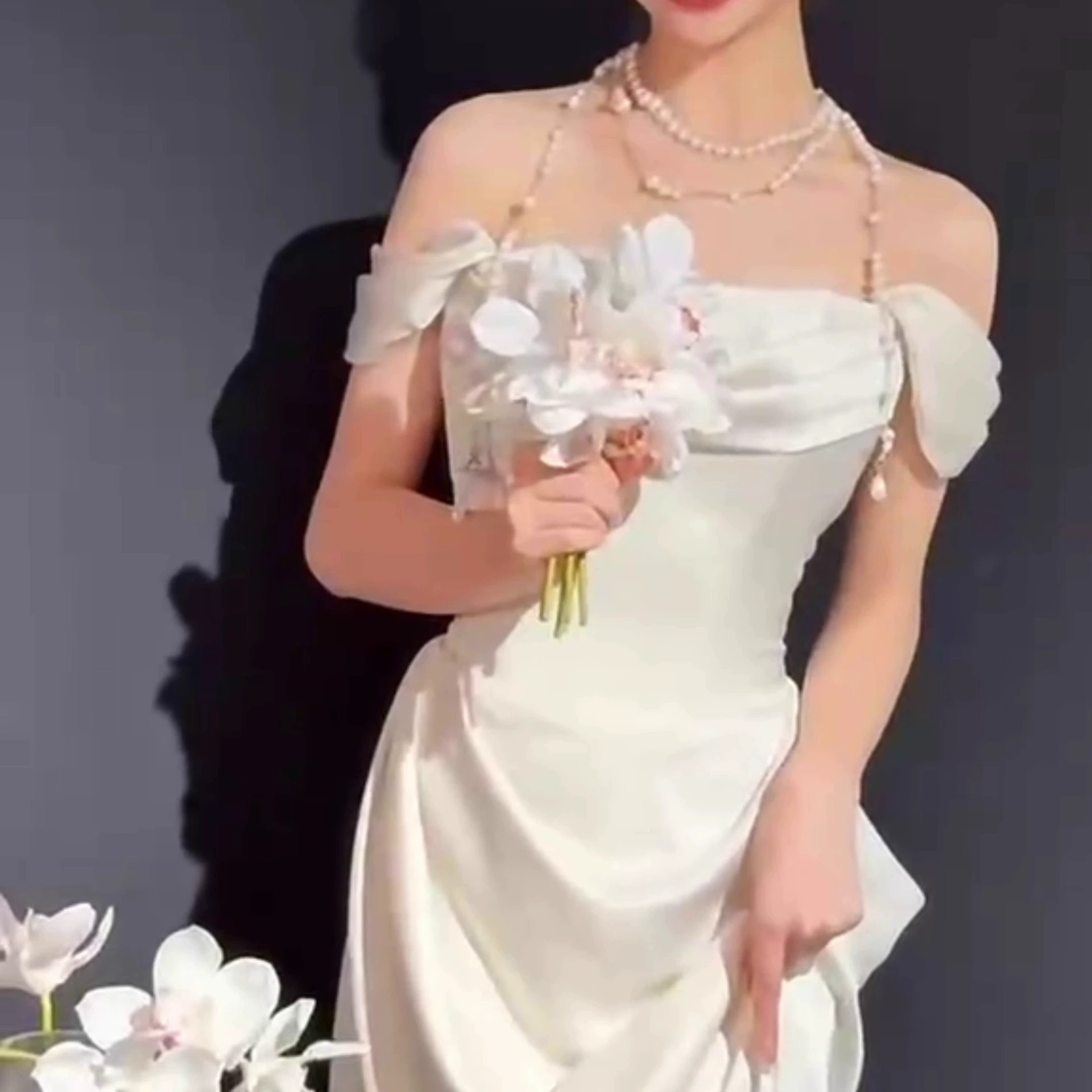 White wedding dress, french style, open shoulders, "fish tail" cut, lace dress, for import