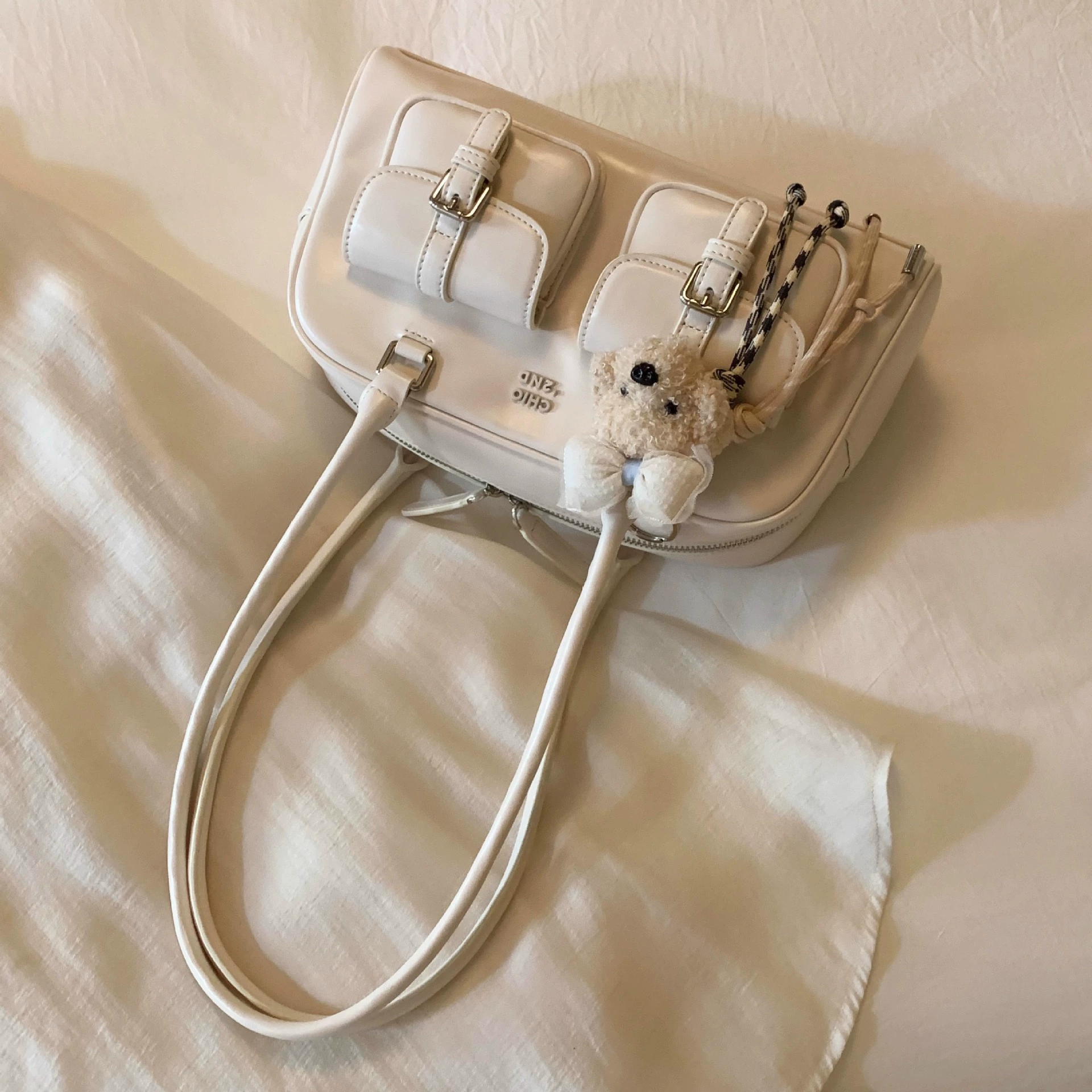 Pillow, red retro shoulder bag, one-shoulder bag