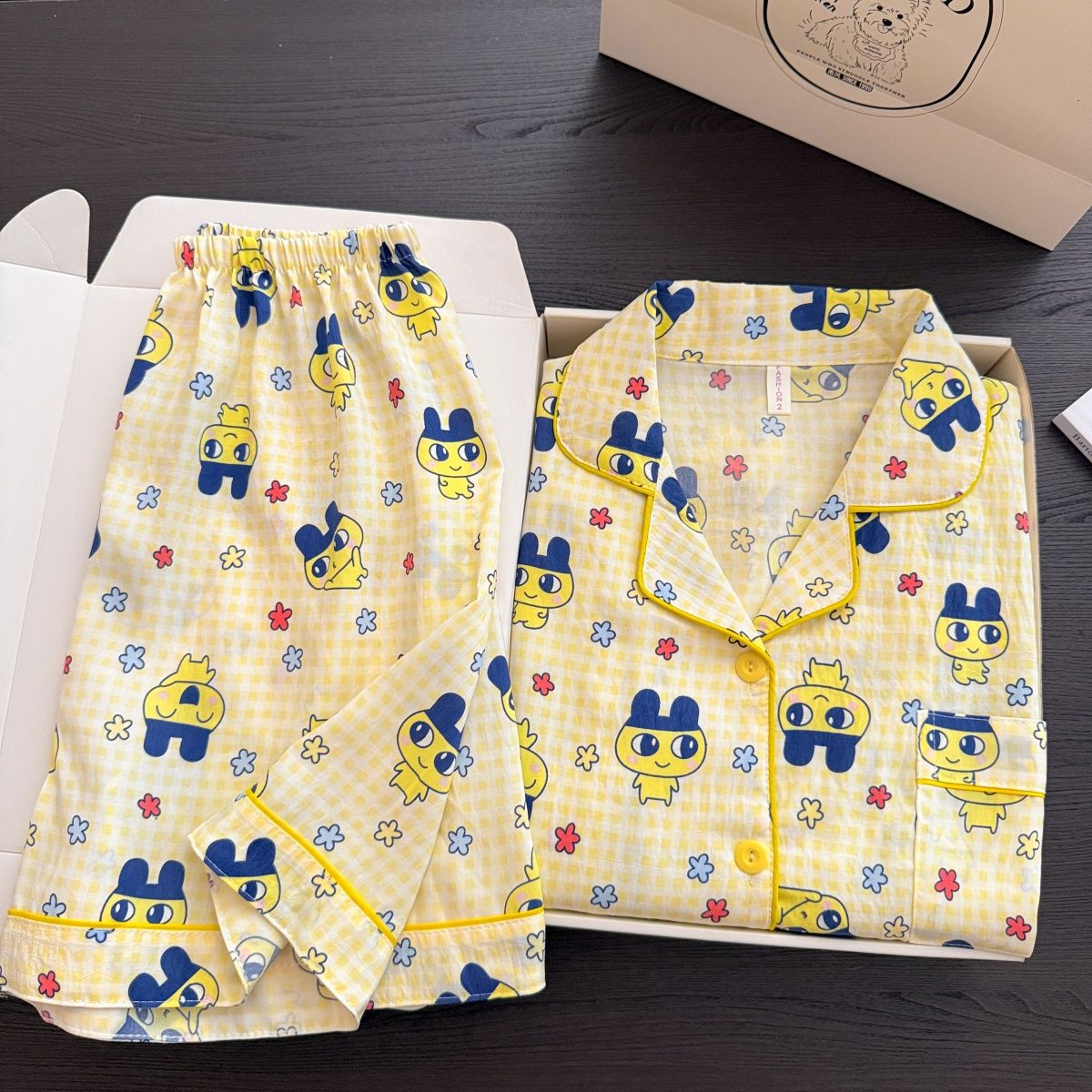Nube transfronteriza algodón de tres piezas amarillo magui pijamas de mujer adorable con solapa pantalones de mangas cortas set de ropa para el hogar