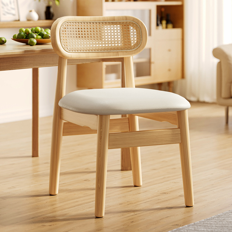 Silla de ratán medieval, casa de familia de ocio, silla de comedor de madera maciza, sala de estar para el hogar, balcón, silla de respaldo de ratán simple hecha a mano