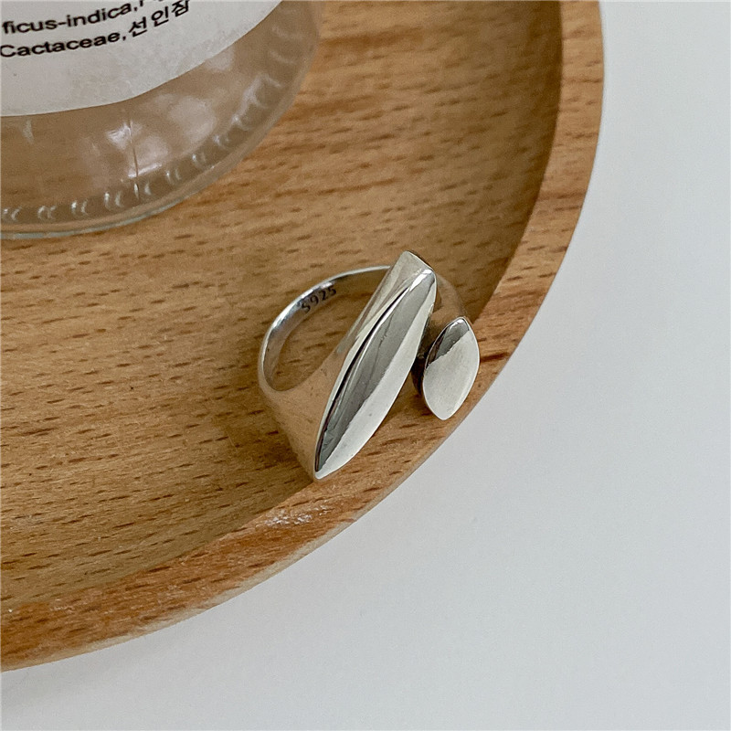Adjustable Rhombus Shaped Ring