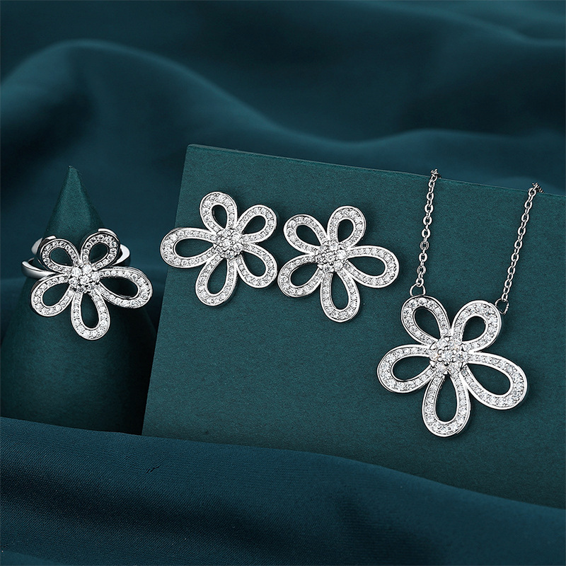 S925 Full Diamond New Trendy Titanium Steel Sunflower Necklace Large Flower Light Luxury Niche Style Clavicle Pendant Chain