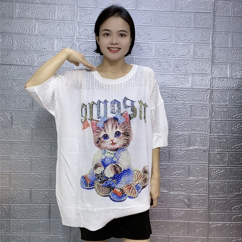 Γυναικείο μακρύ γυναικείο μπλουζάκι με στρογγυλή λαιμόκοψη και διαμάντια, σε πωλήσεις, για το καλοκαίρι._voghion.com