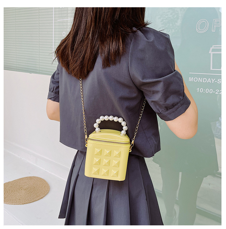 Femmes Mini Pvc Couleur Unie Mode Seau Fermeture Éclair Sac Seau display picture 16