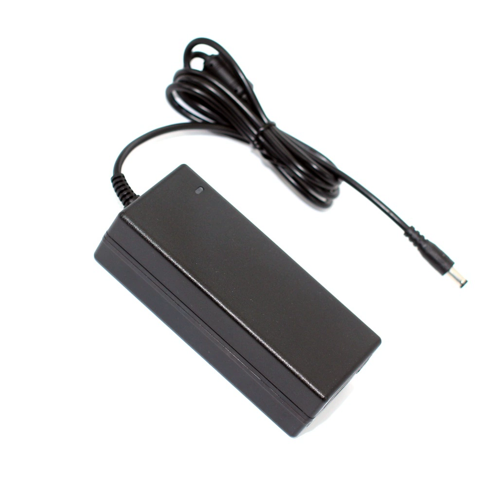 Поставляется адаптер 13.7V4A с сертификацией UL CE CCC KC PSE SAA