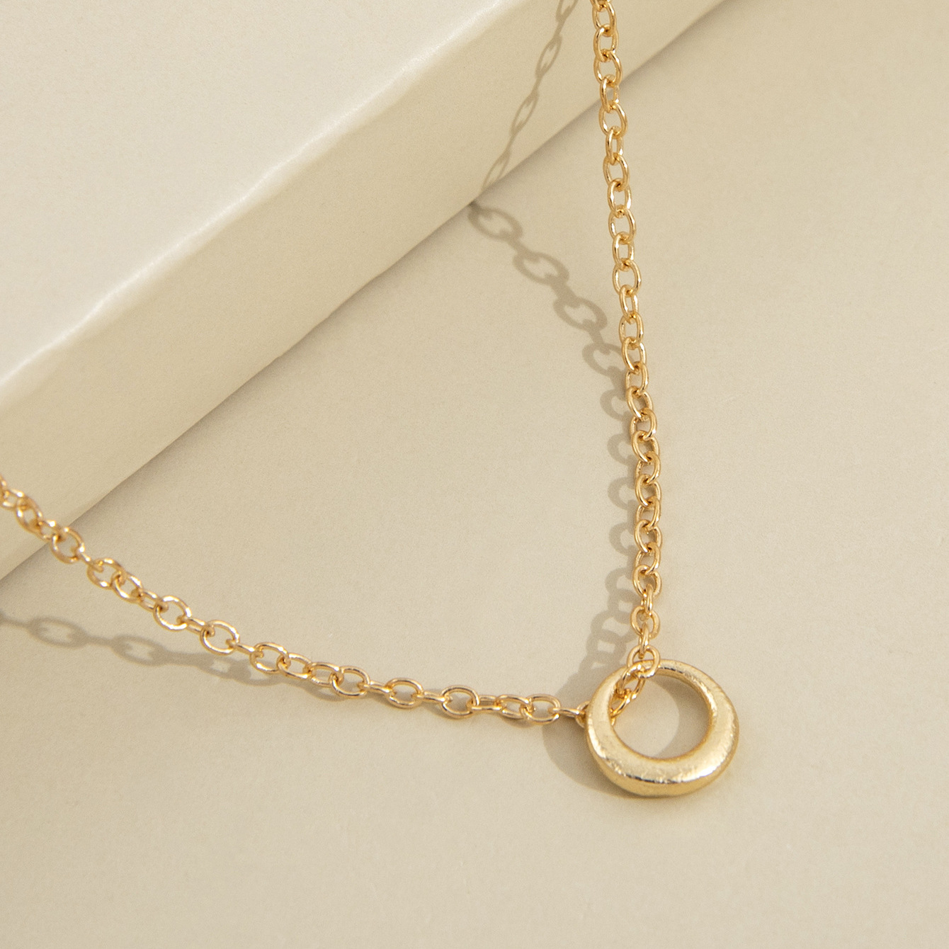 Fashion Simple Geometric Circle Pendant Fashion Necklace Clavicle Chain display picture 4