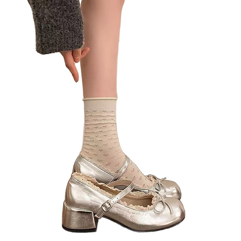 Zapatos retro plateados versátiles de Marijin mujeres verano 2026 nuevos zapatos de cuero de arco de cabeza redonda de talón grueso poco profundo