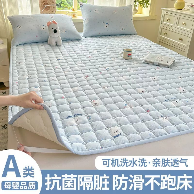 Double-layer gauze quilted mattress protector sheet, single piece tatami mattress, four-season non-slip bed cover, three-piece set, 2026 new model Double-layer gauze quilted mattress protector sheet, single piece tatami mattress, four-season non-slip bed cover, three-piece set, 2026 new model