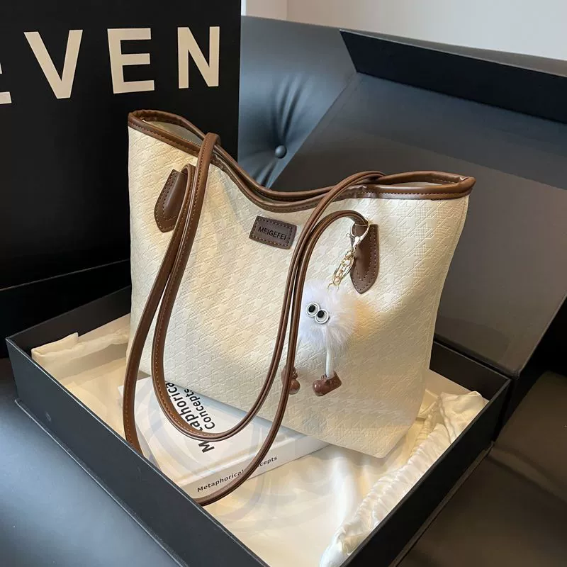 Capacious shoulder bag, one-shoulder bag for leisure, for students
