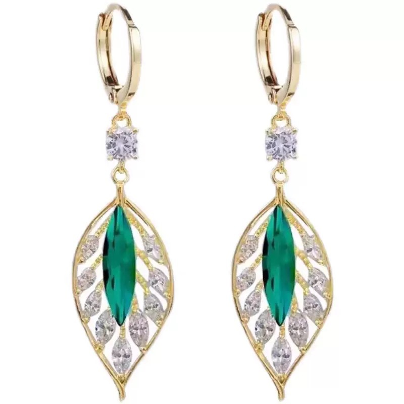 2025 nuevo aretes de hoja de zircón negro de moda ligero de lujo aretes de estilo de moda de alta calidad aretes de aretes versátiles