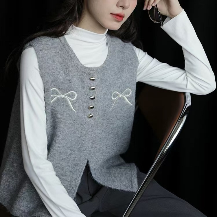 Sweater with bow