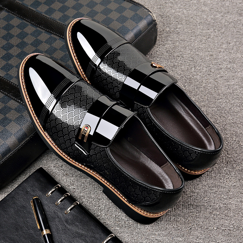 2025 zapatos de cuero transfronterizos de hombre otoño y invierno ropa de negocios de punta zapatos de boda de un solo pie traje de novio