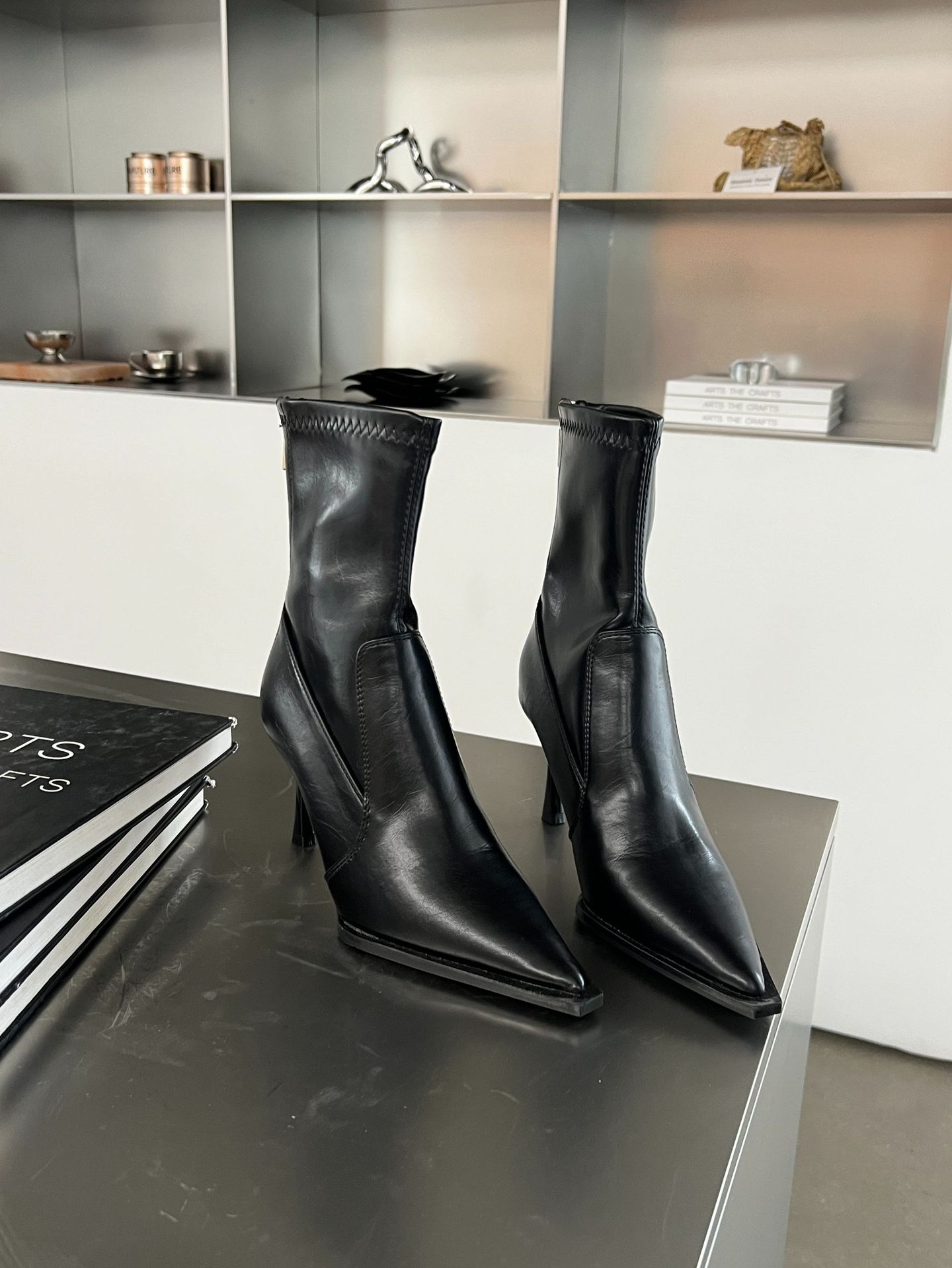 2024 Autumn and Winter New Style High Slim Short Women's Back Zipper Pointed Thin Heel Motorcycle Boots_voghion.com