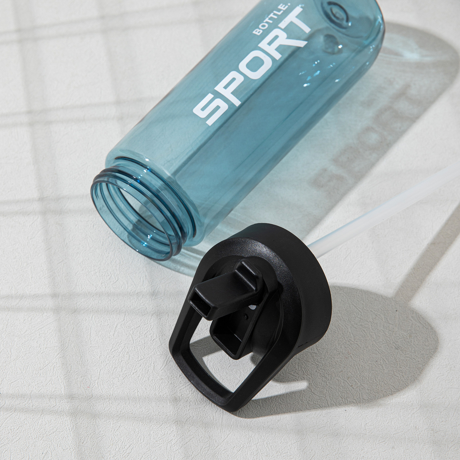 Nueva taza de agua deportiva de plástico de verano para hombres y mujeres al aire libre taza de plástico portátil resistente a altas temperaturas taza de espacio simple y de alto valor