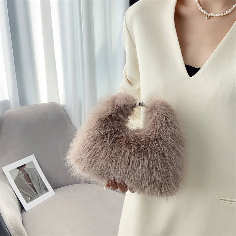 Women's Bag autumn and winter fox fur lunch box bag hand held dinner bag temperament furry bag high grade plush underarm bag_voghion.com