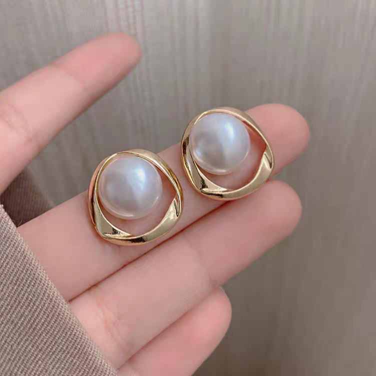 2025 nuevo estilo flor borla sin agujeros para las orejas placa de incienso para mosquitos pinzas para las orejas para las mujeres, pendientes de lujo ligero de alta calidad, pinzas para las orejas indoloras