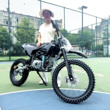 ����ԽҰĦ�г�ȼ������ɽ��ԽҰ�������и���125cc���˴�ԽҰ