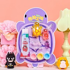 亀はクリームセットの子供に対して手作りのDIYを作って、ミルクティーのアイスクリームのクリームケーキを作ります。