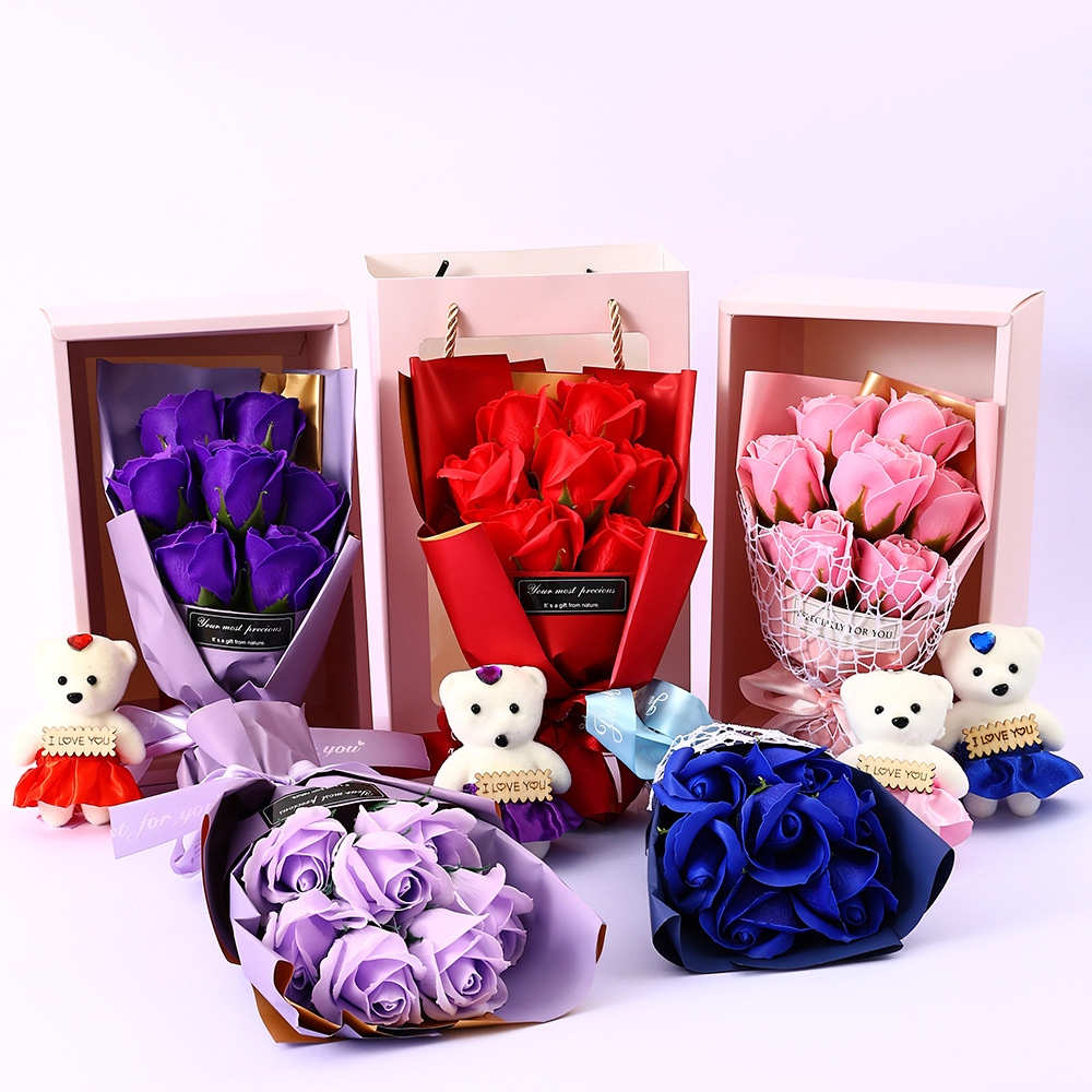 Oso con 7 rosas de jabón en caja regalo para San Valentín