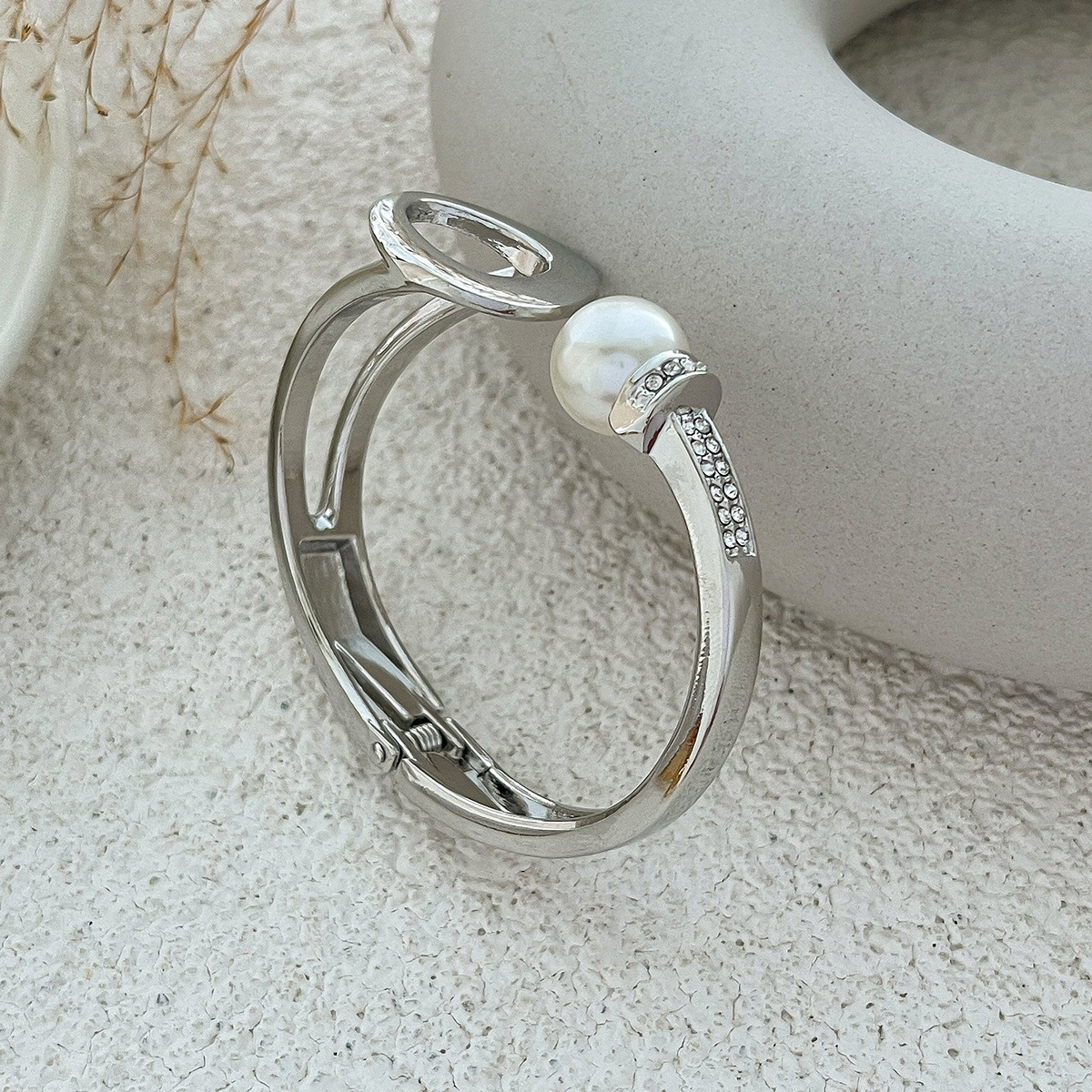12g Weight Imitation Pearl Inlay Material Rings, Bracelets Classification 1 Piece Quantity Casual, Party, Street Occasion Alloy Material Solid Color Pattern All Seasons Season Women's Gender Inlay Design Cool Style, IG Style Style Gold, Silver Color Cool Style IG Style Solid Color Alloy Inlay Imitation Pearl Women's Rings Bracelets 2