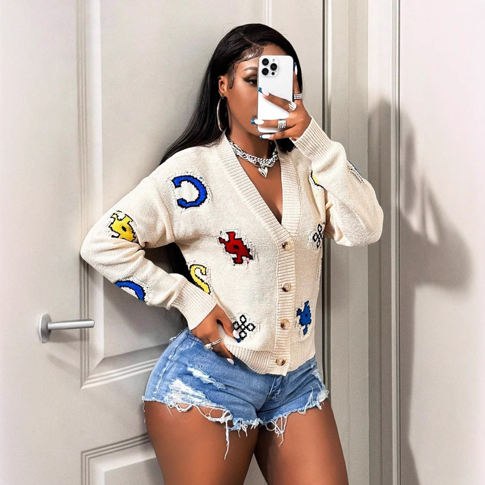 跨境女士秋冬万圣节提花宽松短款满印卡通字母针织开衫外套毛衣