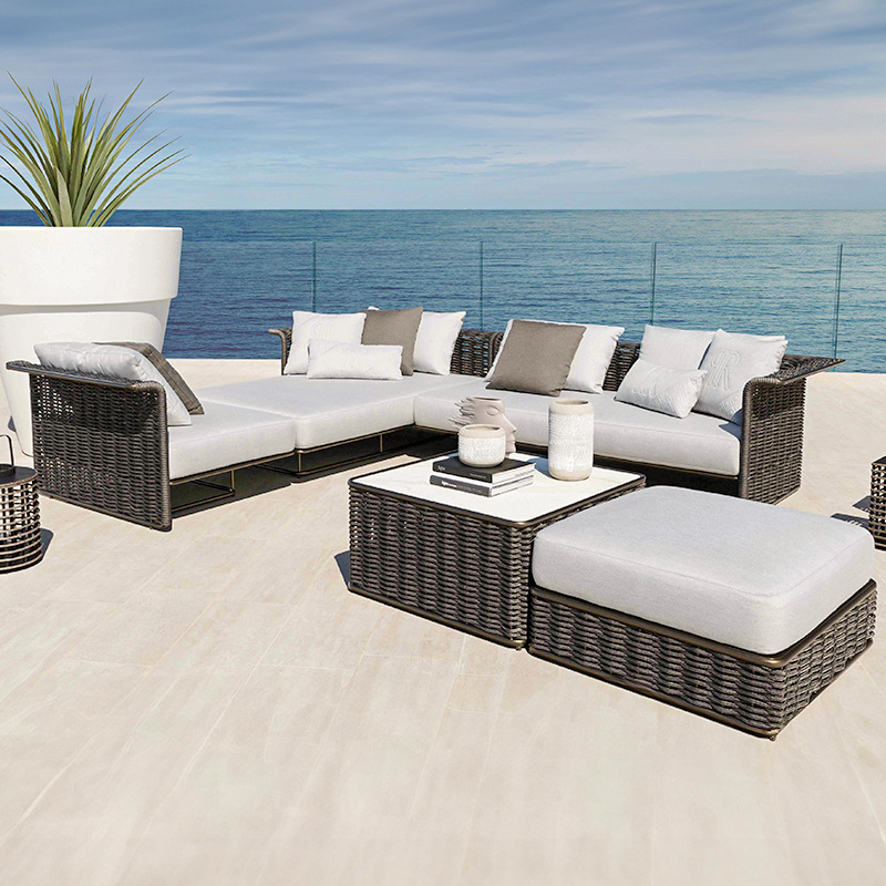 Sofá de ratán para exteriores, muebles de patio, juego de mesa de café y sofá de ratán impermeable y resistente al sol para jardín al aire libre de villa