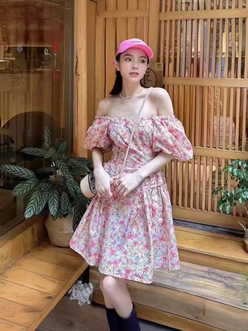 Đầm suông midi cổ vuông in họa tiết hoa tay bồng — Như hình
