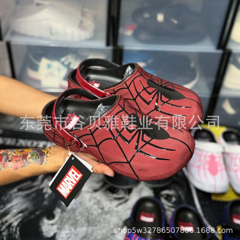 Cross-border wholesale of Marvel Spider-Man collaboration clogs, featuring a comfortable rubber sole and a closed-toe design, suitable for outdoor wear