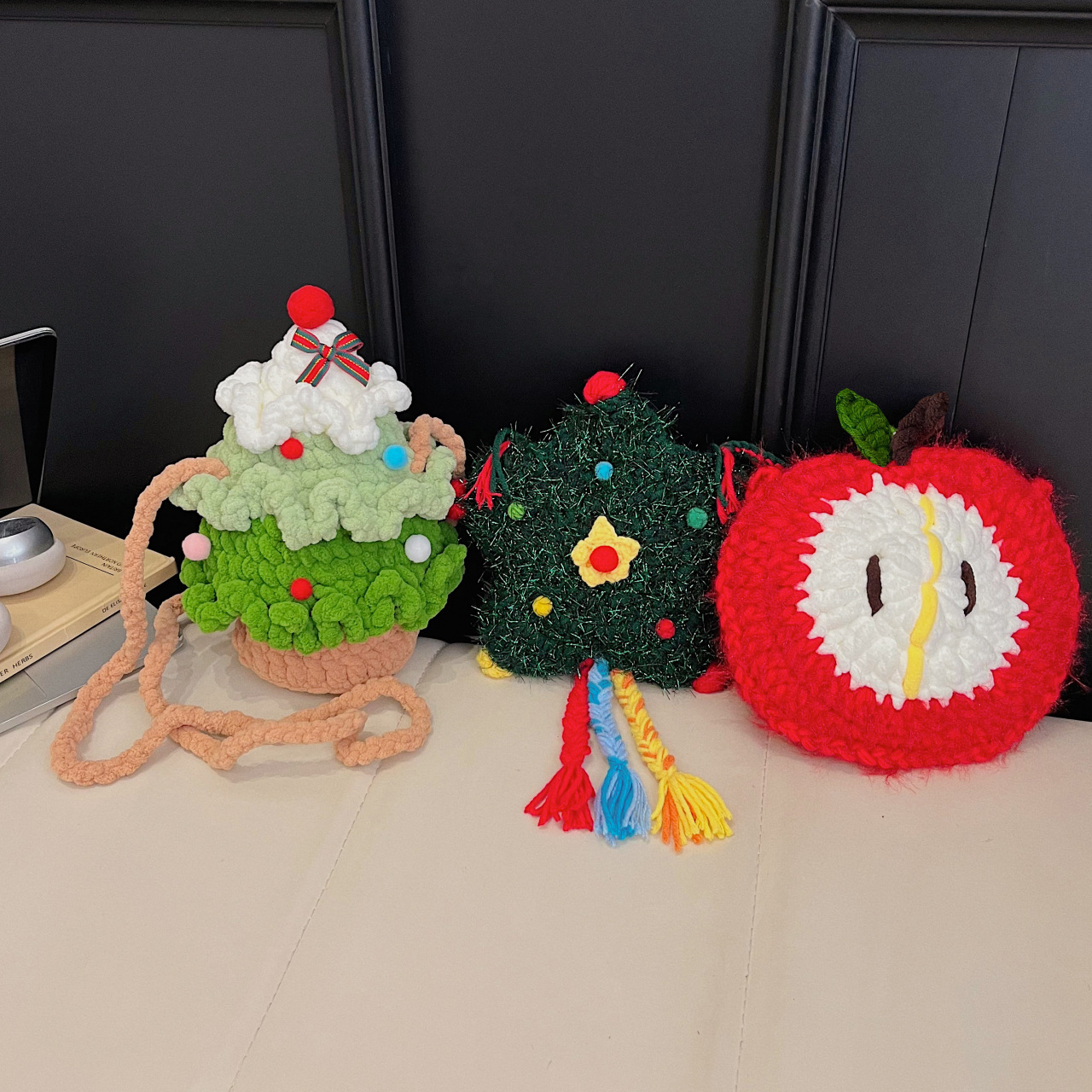 Cross-Border New Christmas Apple Shoulder Bag Fashionable and Cute Cross-Body Women's Bag Finished Wool Crochet Bag Coin Purse