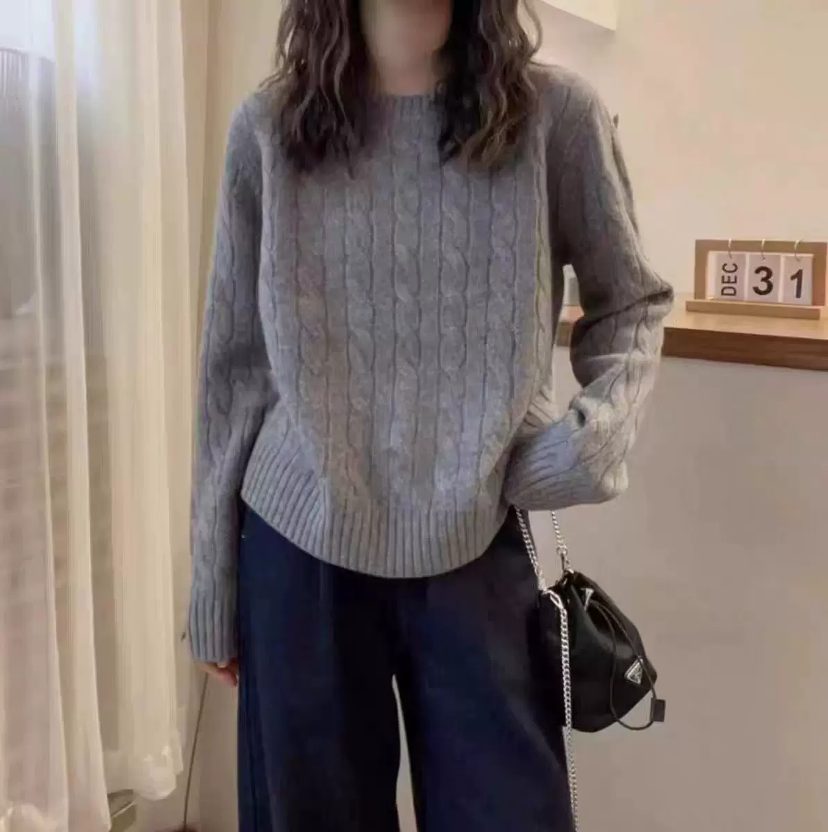 女式圆领纯羊毛长袖内搭纯色扭花设计打底衫秋冬新款亲肤套头毛衣