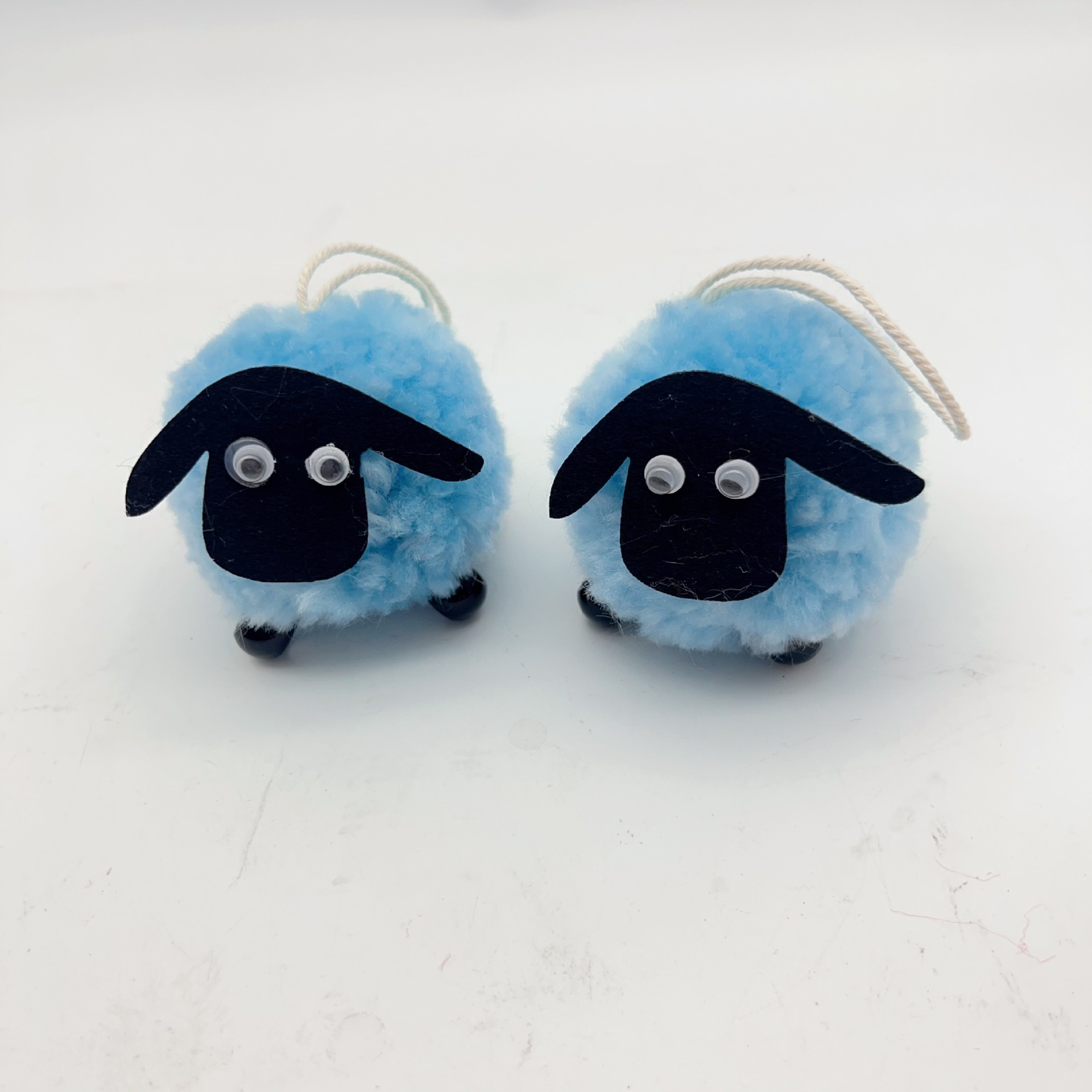 Juguetes de peluche transfronterizos colgantes de cordero blanco y negro, cordero de peluche de Pascua colgantes de cordero